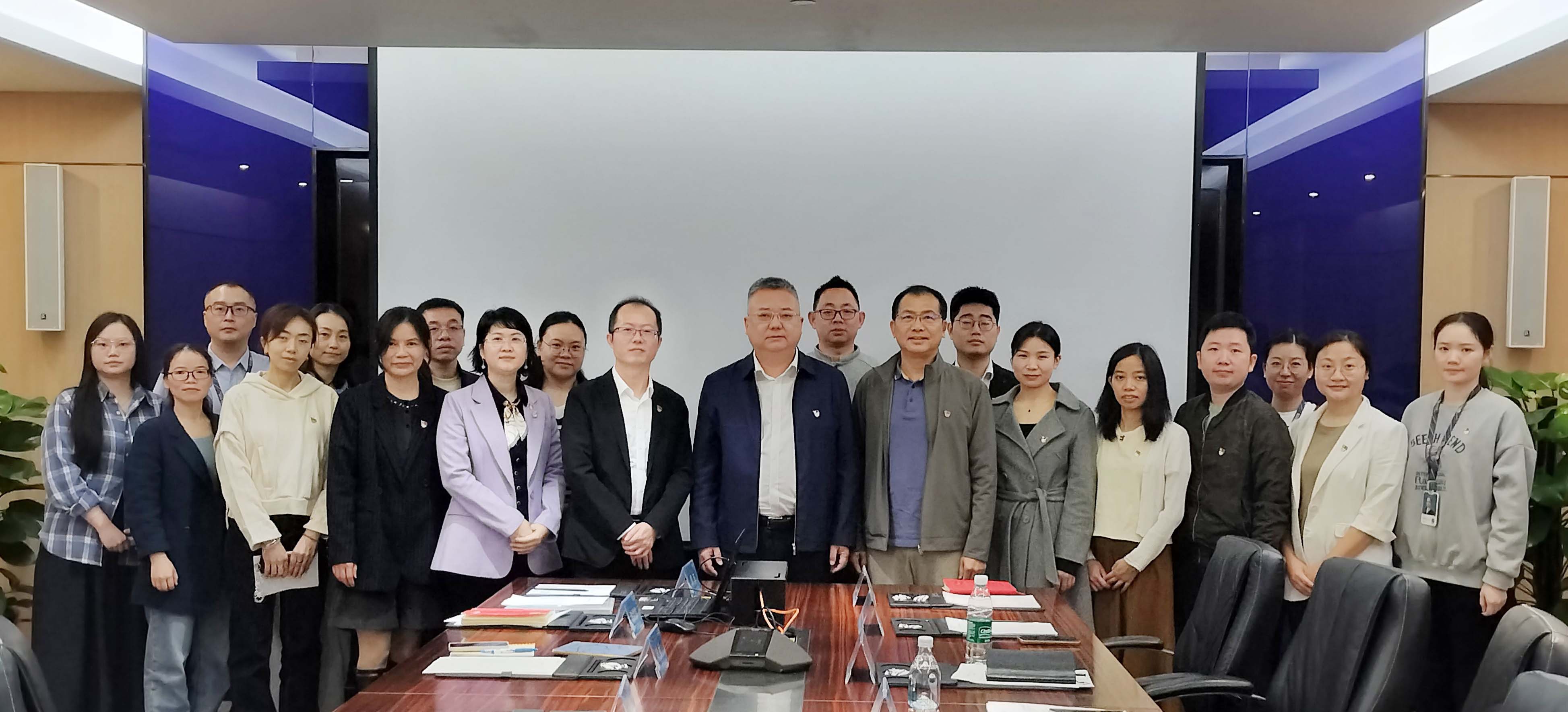 李程任深圳市jinnianhui今年会供应链股份有限公司党委书记，钟志华任党委副书记、纪委书记